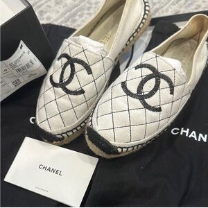 CHANEL-  Espadrilles flat shoes in Classic black and white